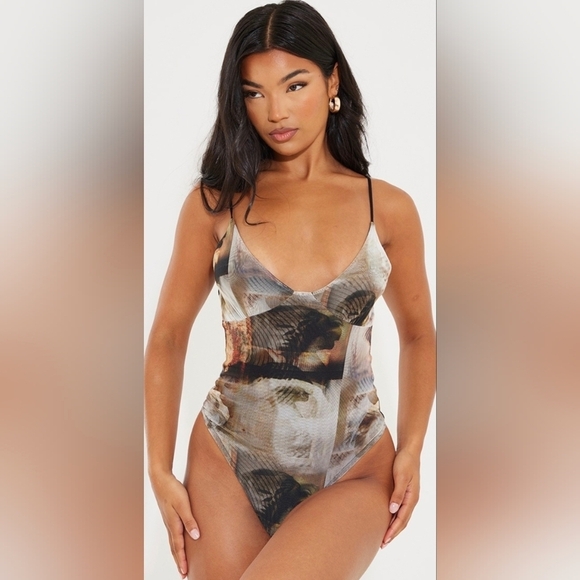 PrettyLittleThing Nude Mesh Abstract Renaissance Print Cup Detail Bodysuit - Picture 1 of 5